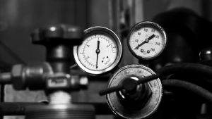 Low Oil Pressure at Idle: Diagnosing Worn Engine Oil Pumps vs. Failing Bearings