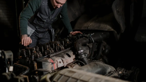 In-Frame vs. Out-of-Frame Engine Overhaul: Cost Analysis and Part Replacement Strategy for Fleet Managers